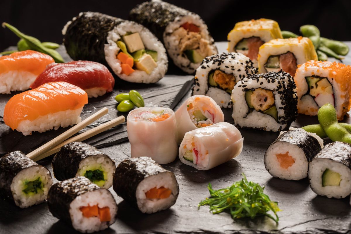Simak Cara Menggulung Sushi Agar Sushi Kamu Jadi Rapi dan Padat - Featured Image
