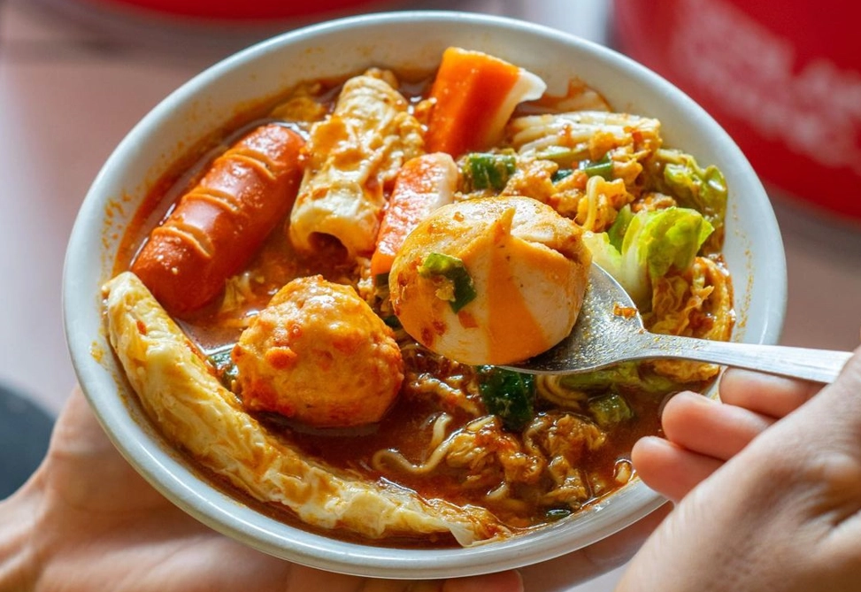 Kuliner Seblak, Jajan Pedas Viral yang Menggugah Selera - Featured Image