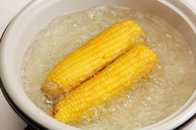Cara merebus air untuk memasak Pasta Sayur
